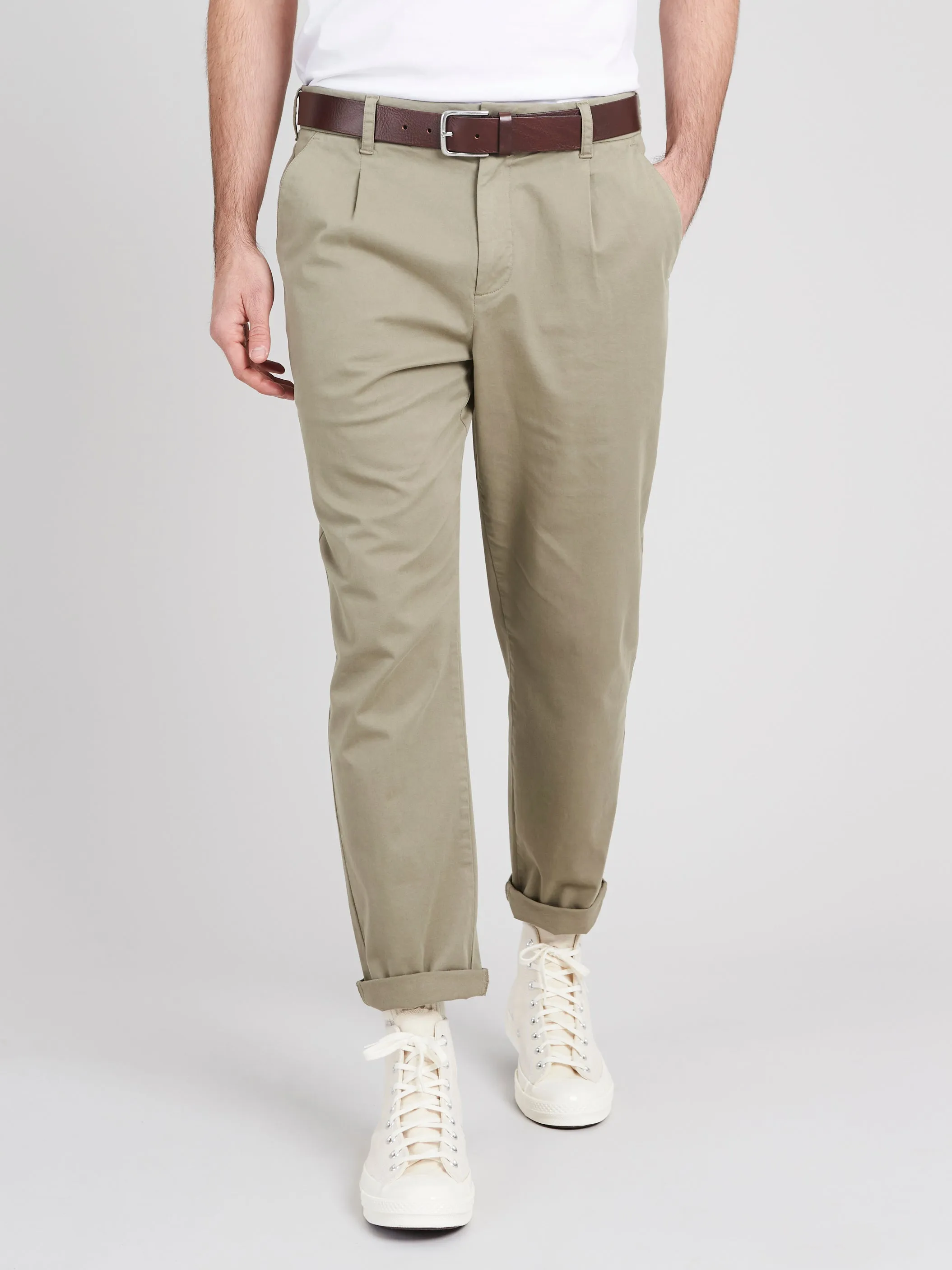 Relaxed pleat front chino trouser