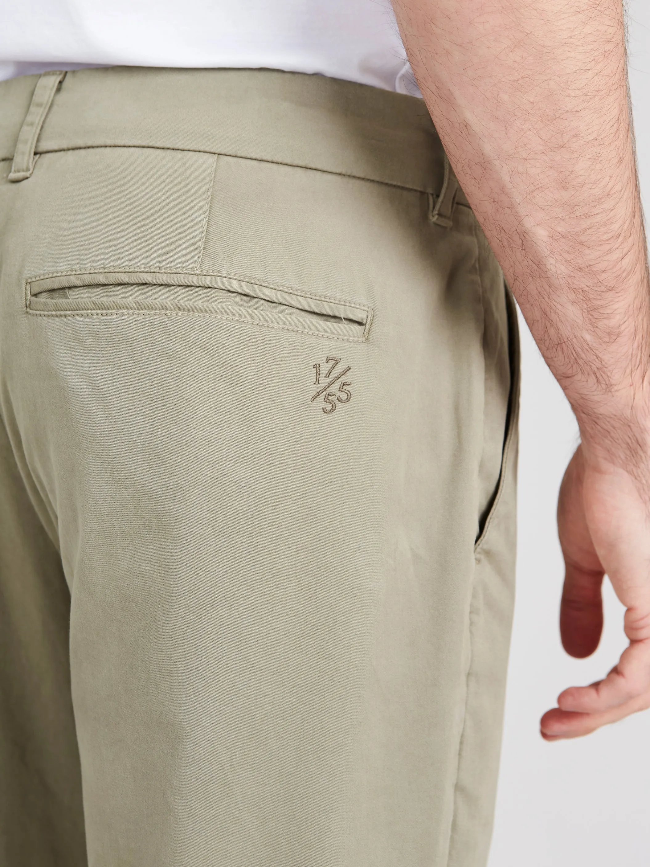 Relaxed pleat front chino trouser