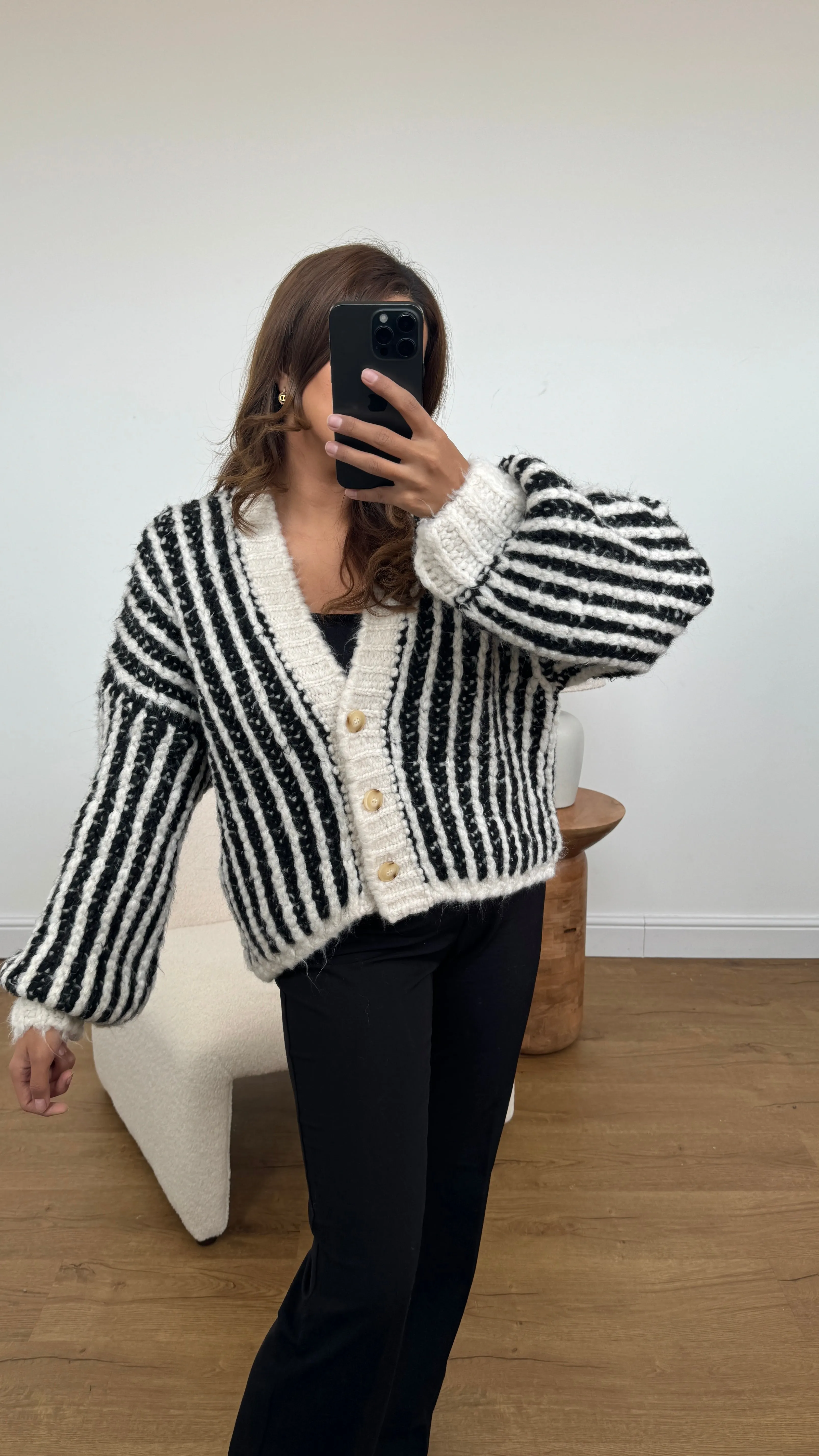 sara cardigan in black/white