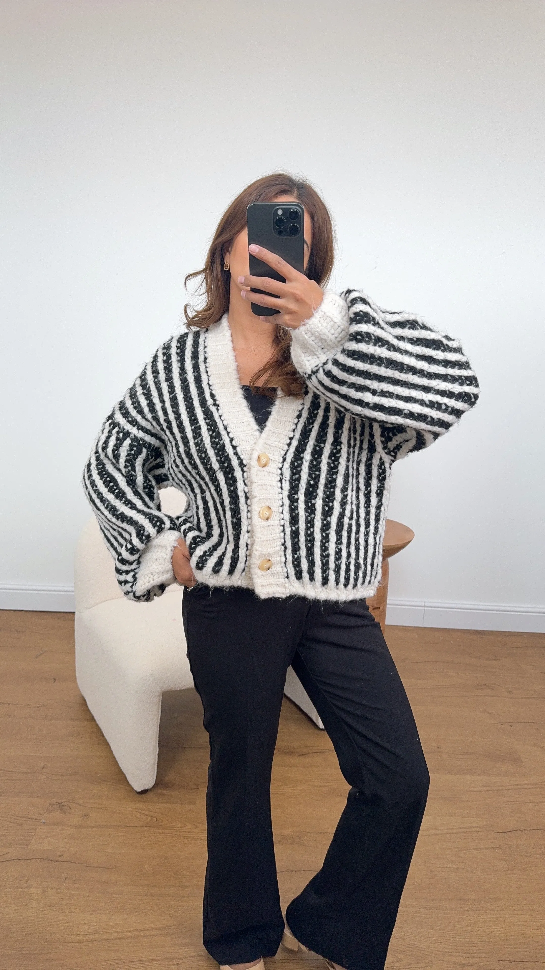 sara cardigan in black/white