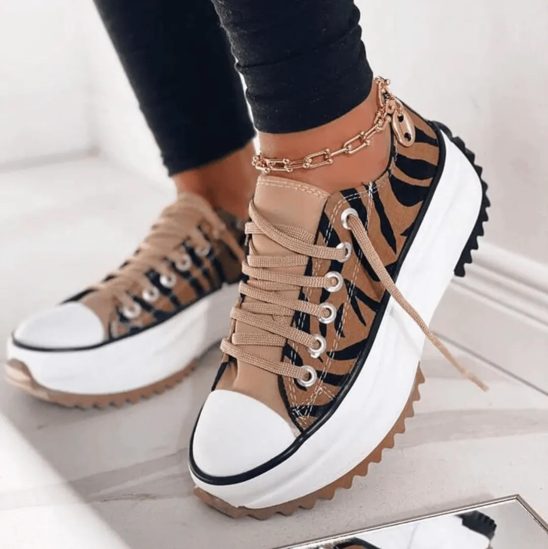 Women's Chunky Platform Sneakers: Casual & Trendy Design