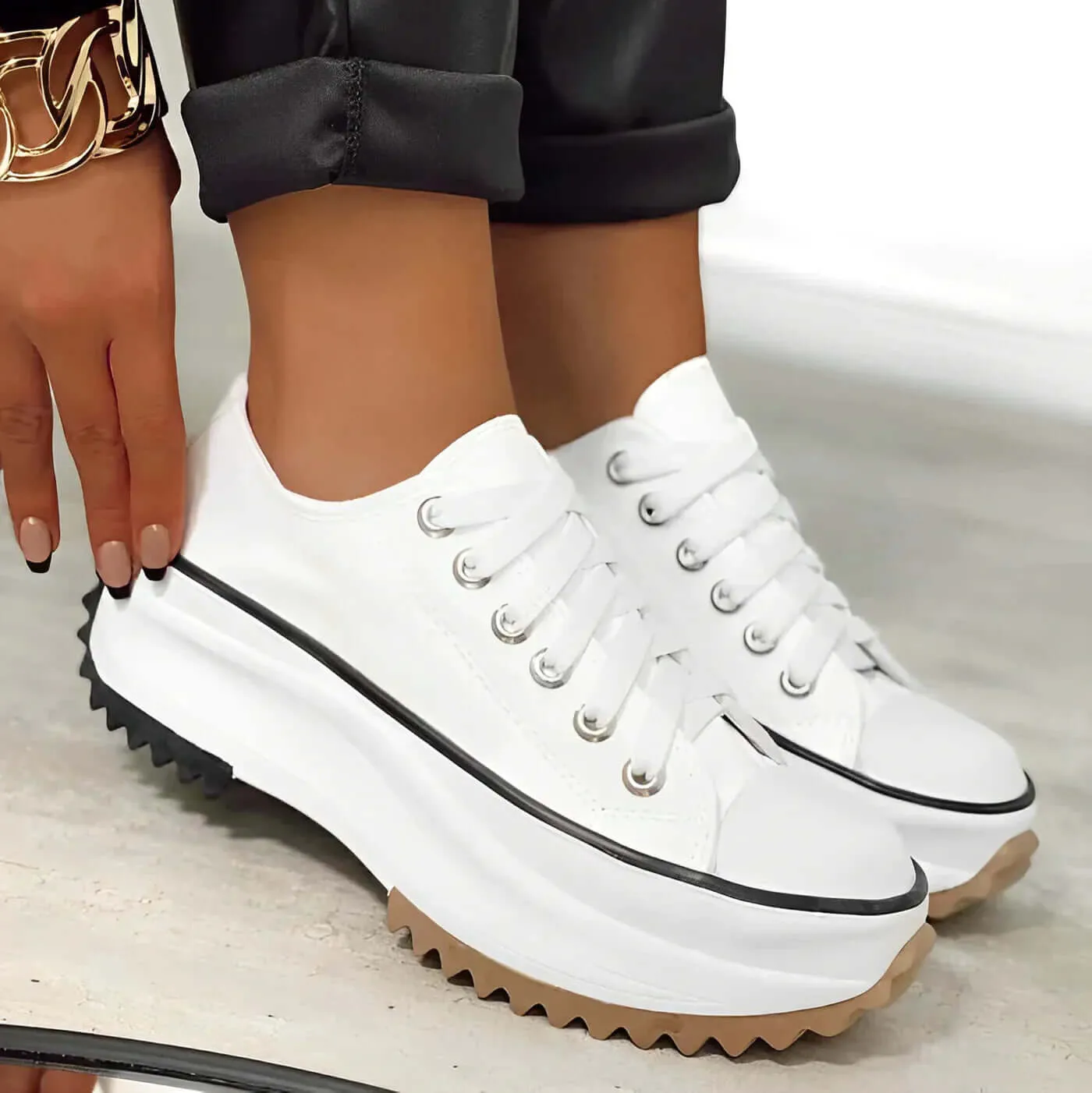 Women's Chunky Platform Sneakers: Casual & Trendy Design